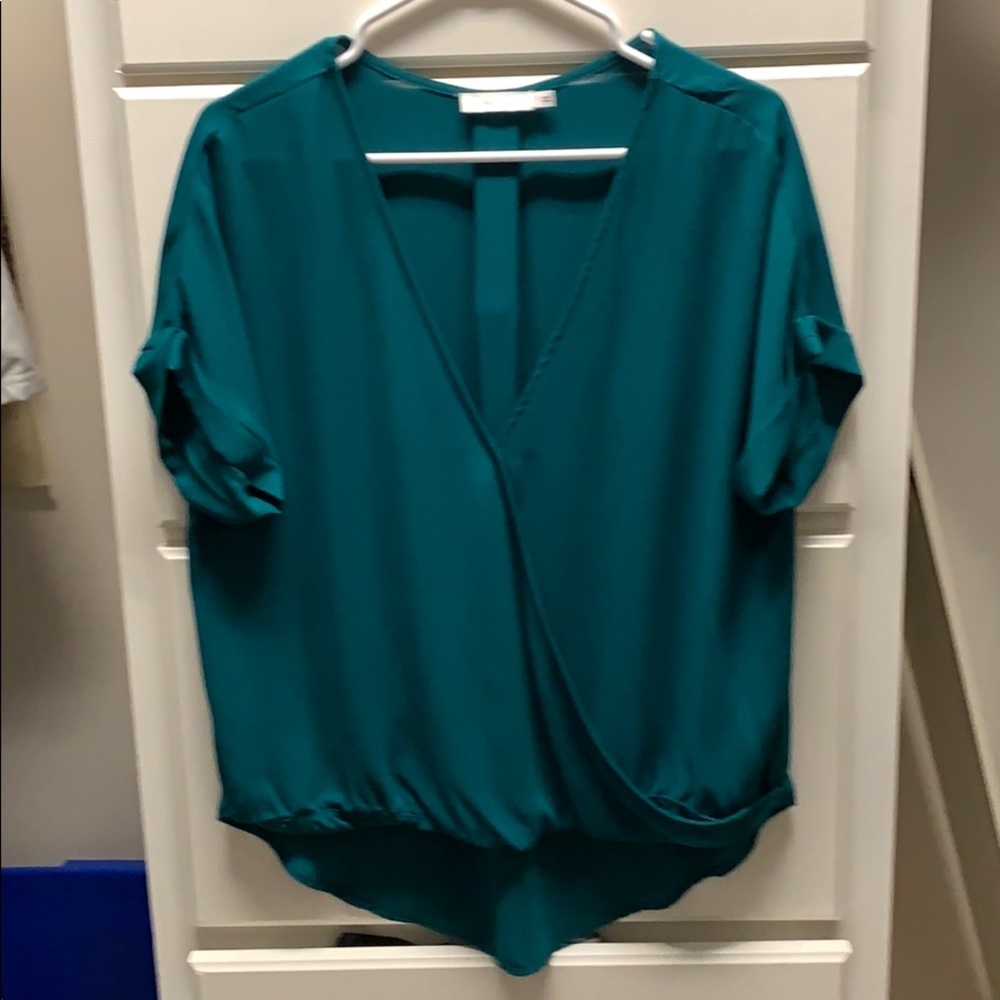 Lush short sleeve blouse! Beautiful color! Teal